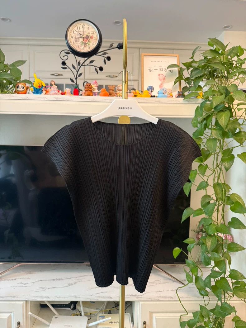 Issey Miyake Issey Miyake size:3 Black kelp vest Size S / US 4 / IT 40 - 1 Thumbnail