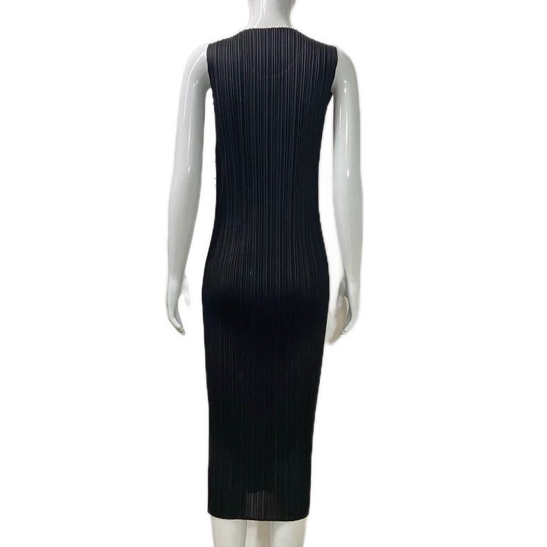 Issey Miyake Issey Miyake size:1 Black pleated dress Size XS / US 0-2 / IT 36-38 - 2 Thumbnail