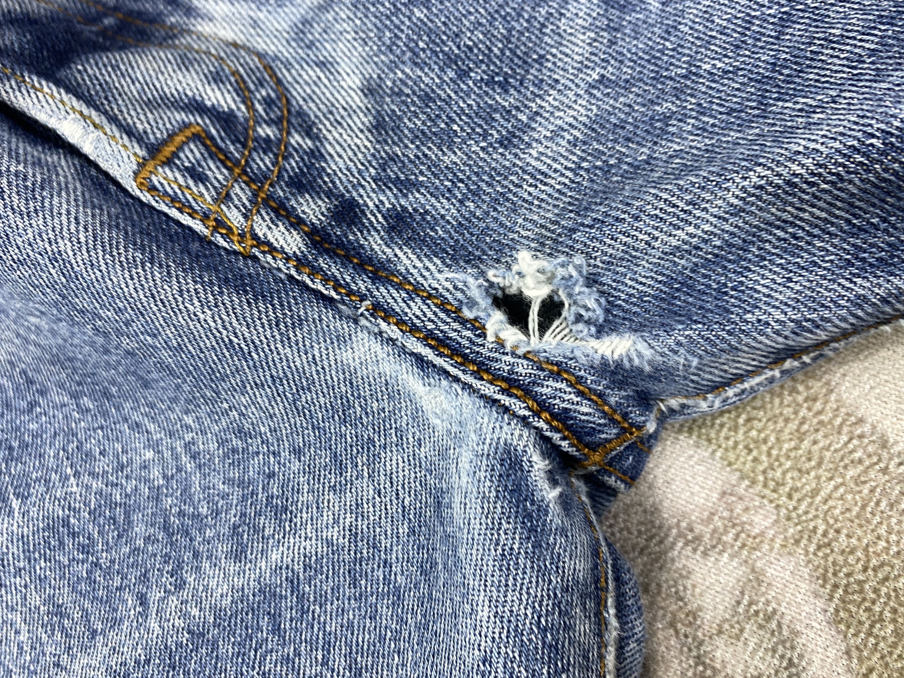 Levi's Blue Distressed Vintage Levi's Denim 41x31.5 -JN424 Size US 41 - 14 Thumbnail