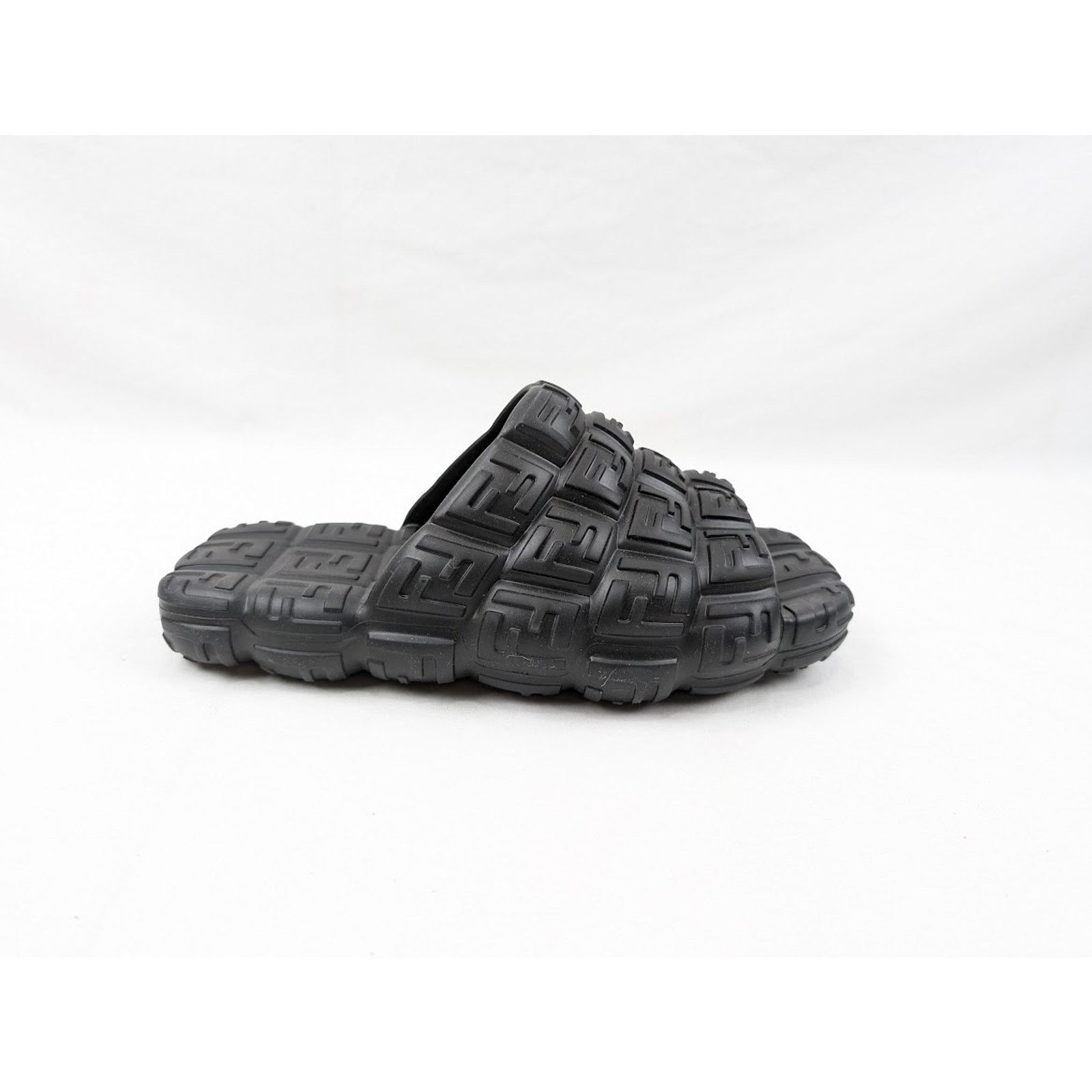 Fendi o1rshd1 Rubber Sole Fendi Logo Slipper Slide Sandal in Nero Size US 7 / EU 40 - 2 Thumbnail