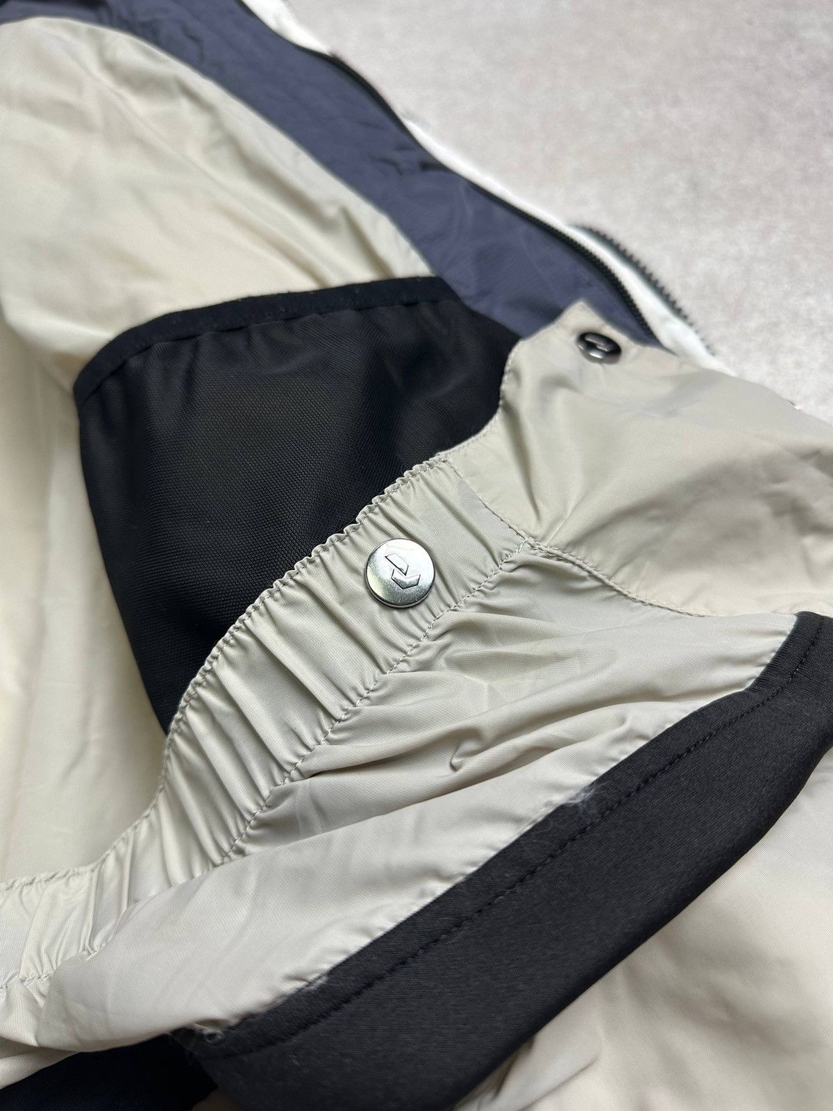 Peak Performance Peak Performance Light White Goose Puffer Jacket Mens L Size US L / EU 52-54 / 3 - 12 Thumbnail