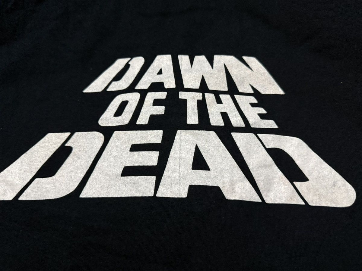Vintage Vintage 2000s Dawn of the Dead T-Shirt Size US XL / EU 56 / 4 - 5 Thumbnail