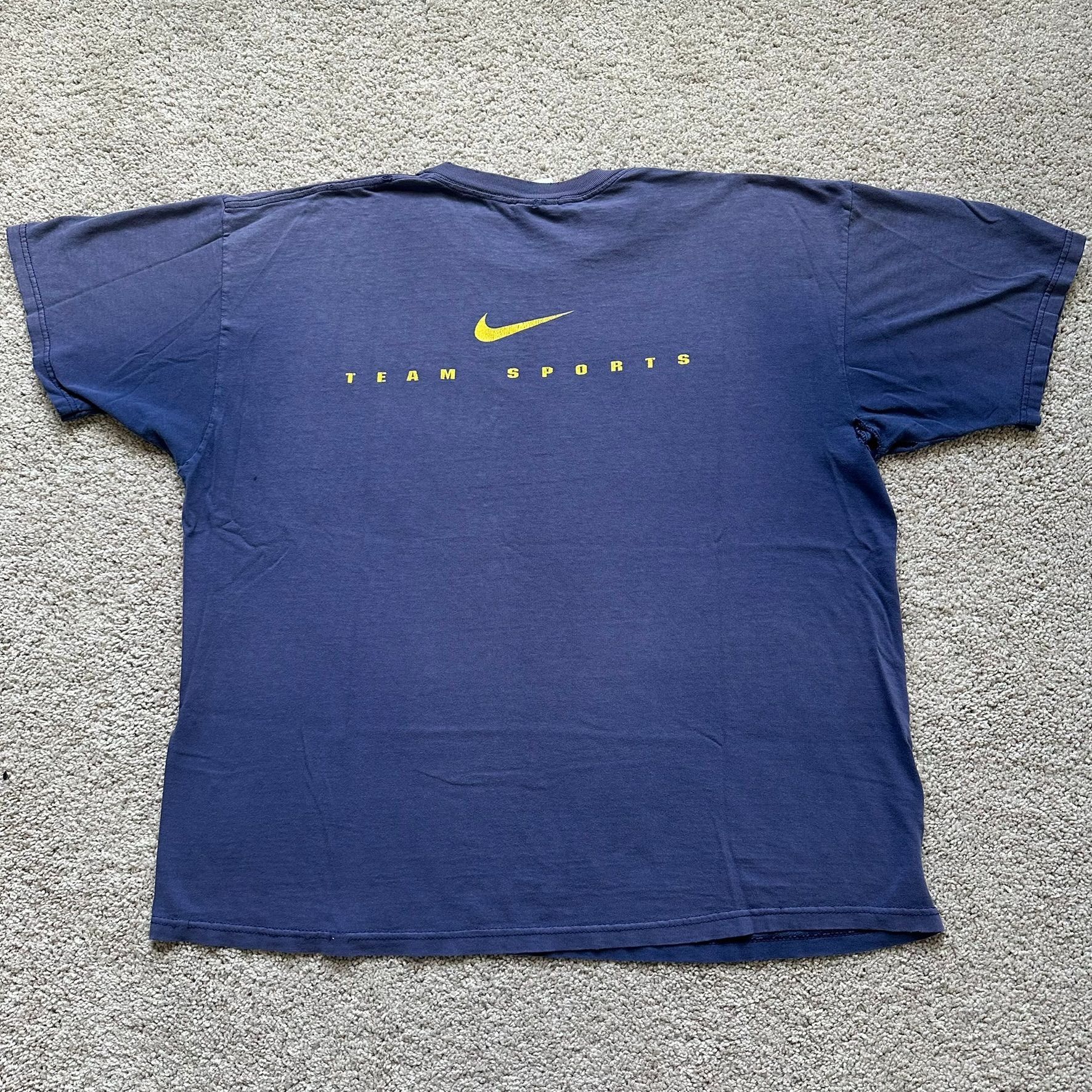 Nike Vintage 90s Nike Michigan Wolverines T-Shirt Thrashed Distre Size US XL / EU 56 / 4 - 5 Thumbnail