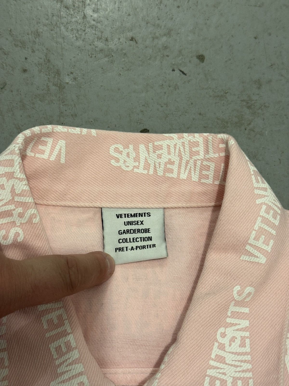 Vetements *RARE* VETEMENTS GVASALIA STAMP AOP DENIM JACKET Size US M / EU 48-50 / 2 - 17 Thumbnail