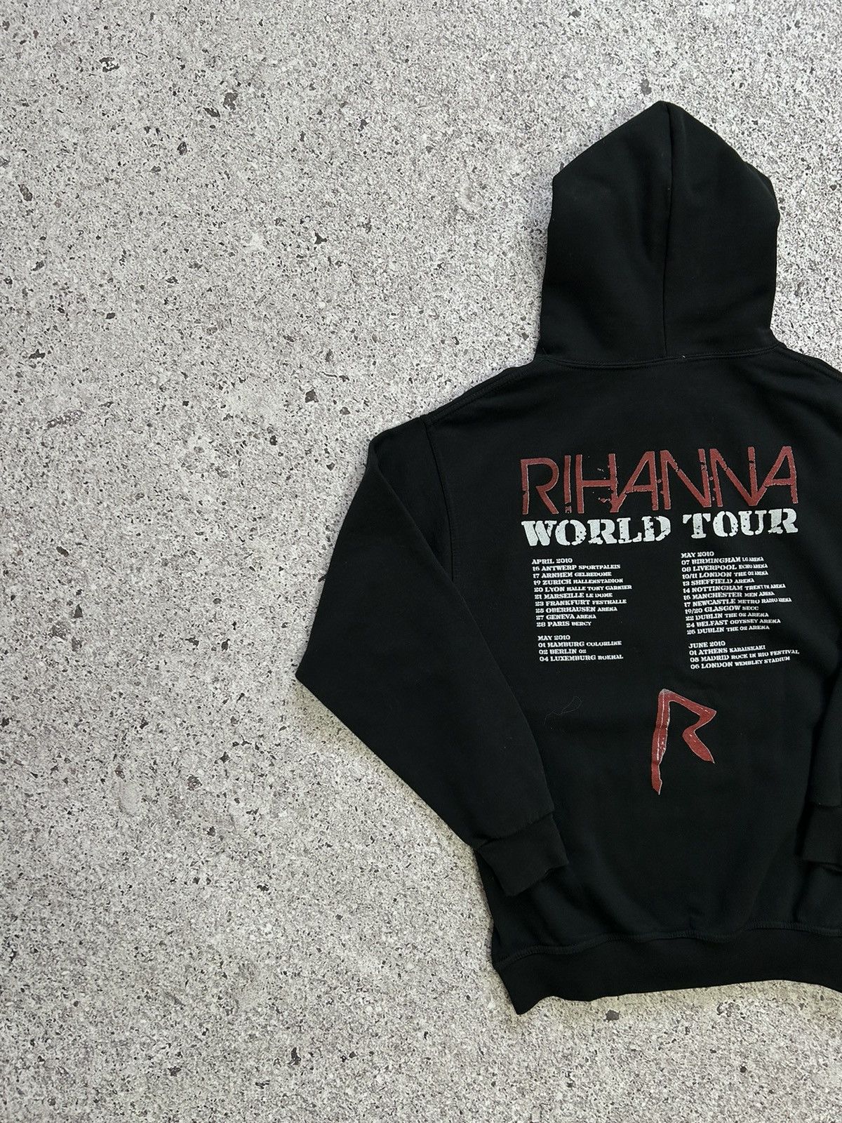 Rihanna × Vintage Vintage 2010 Rihanna World Tour 2010 Hoodie Y2K Hype Size US M / EU 48-50 / 2 - 7 Thumbnail