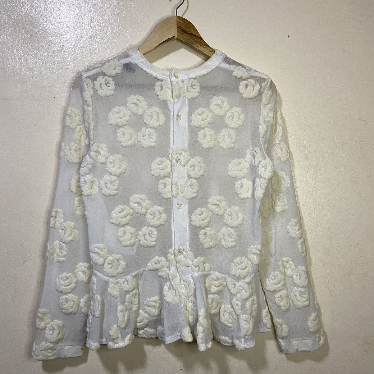 Tricot Comme des Garcons Comme des Garcons Tricot Flower Design Mesh Long Sleeve Tops Size M / US 6-8 / IT 42-44 - 1 Thumbnail