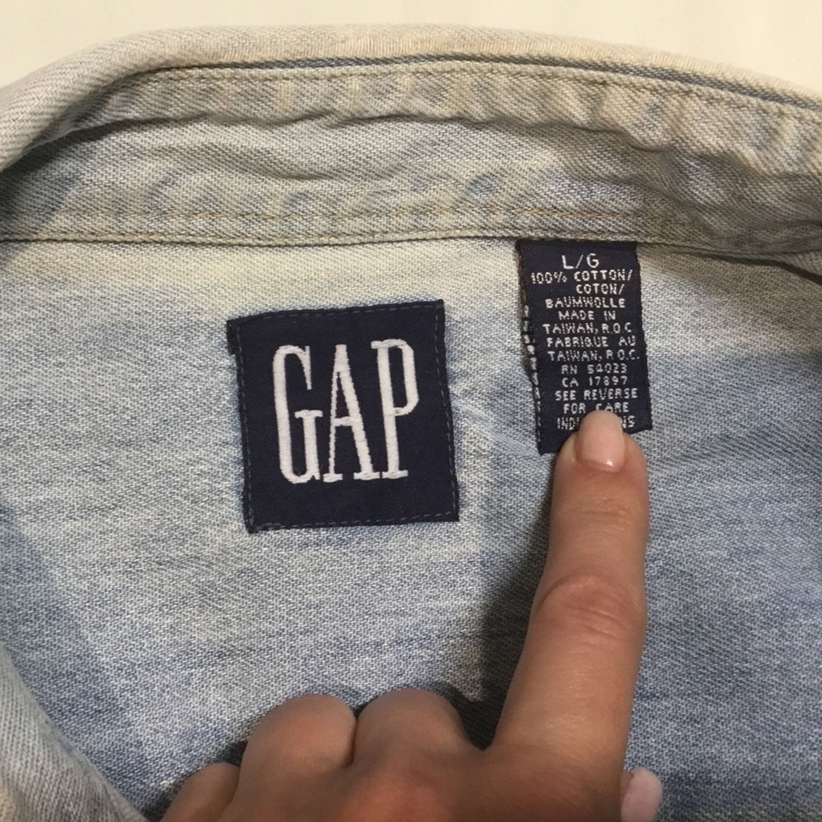 Gap Vintage Gap Denim Button Down Shirt Size US L / EU 52-54 / 3 - 2 Thumbnail