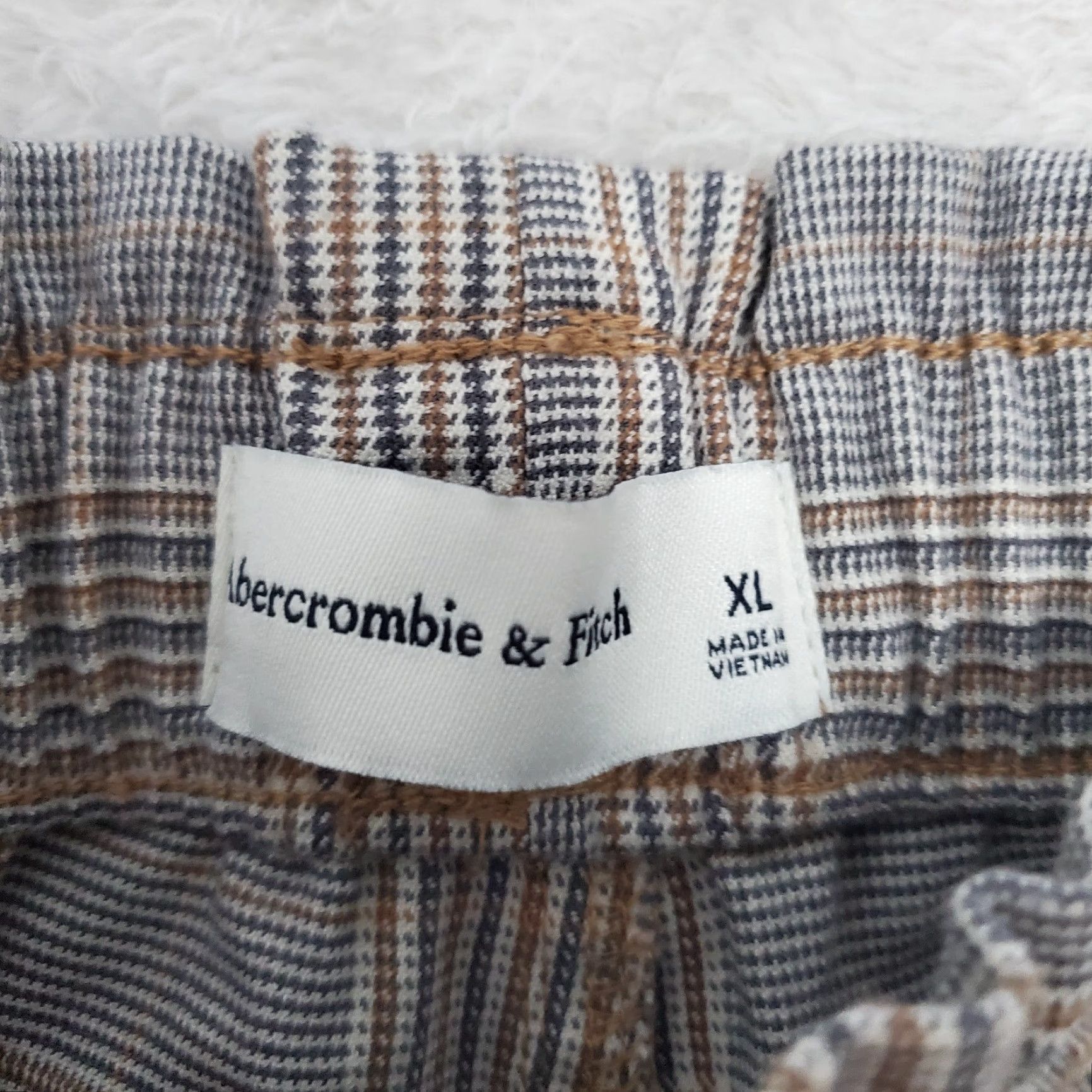Abercrombie & Fitch Abercrombie & Fitch Pants Women XL Gray Plaid High Rise Cropped Pull On NWT Elastic Waist Pockets Slit 26 Inseam Size 40" / US 18 - 3 Thumbnail