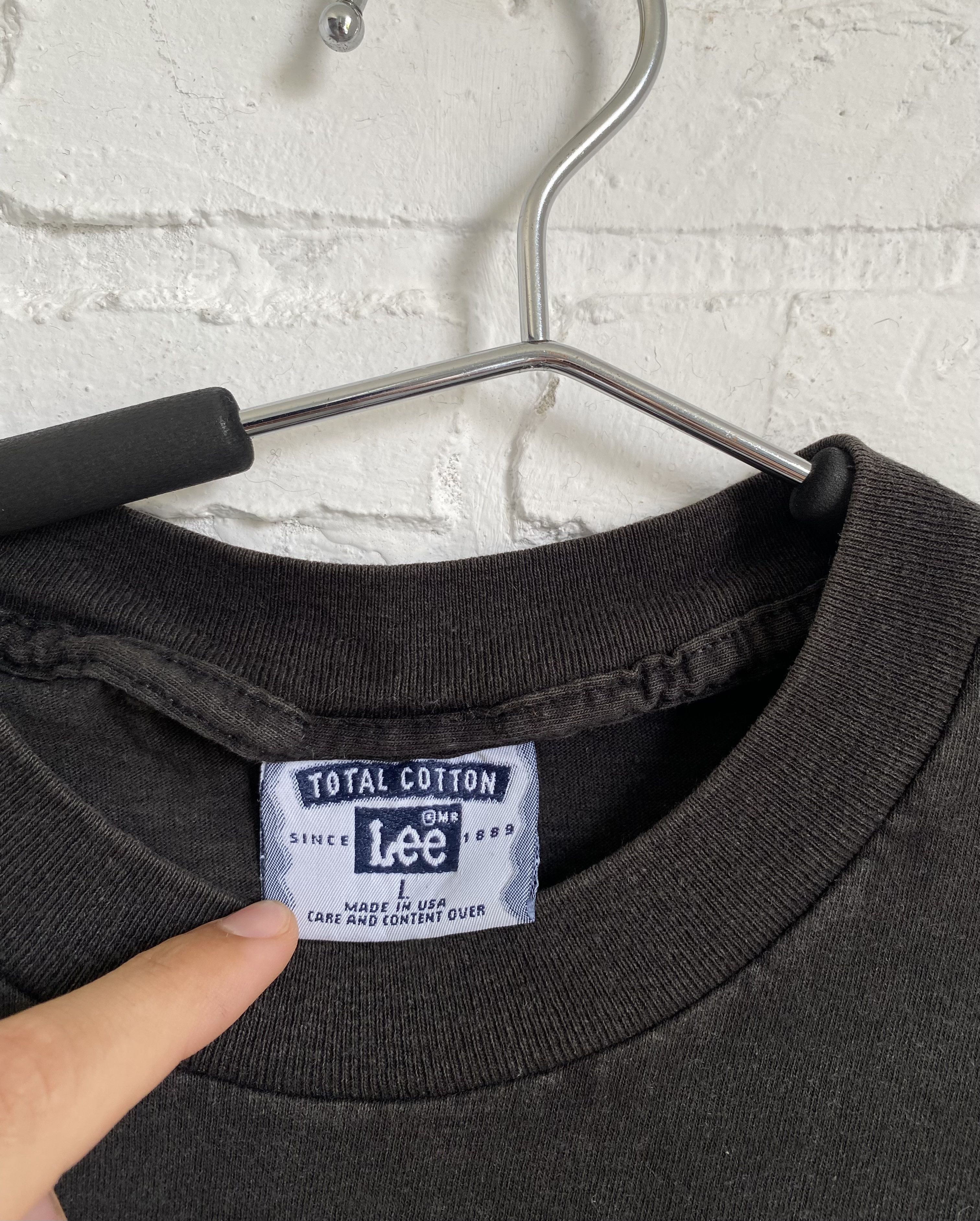 Lee × Vintage Vintage 1997 Lee Men in black t-shirt Size US L / EU 52-54 / 3 - 3 Thumbnail