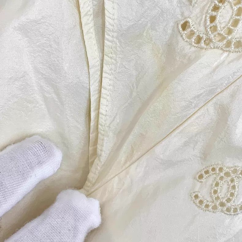 Chanel Chanel Beige double C hollow embroidery silk lapel sleevel Size XS / US 0-2 / IT 36-38 - 9 Thumbnail