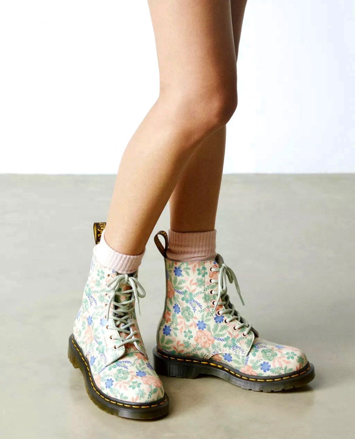 Dr. Martens Dr. martens 1460 VONDA Floral Reclaimed Leather Boots Size US 8 / IT 38 - 8 Thumbnail