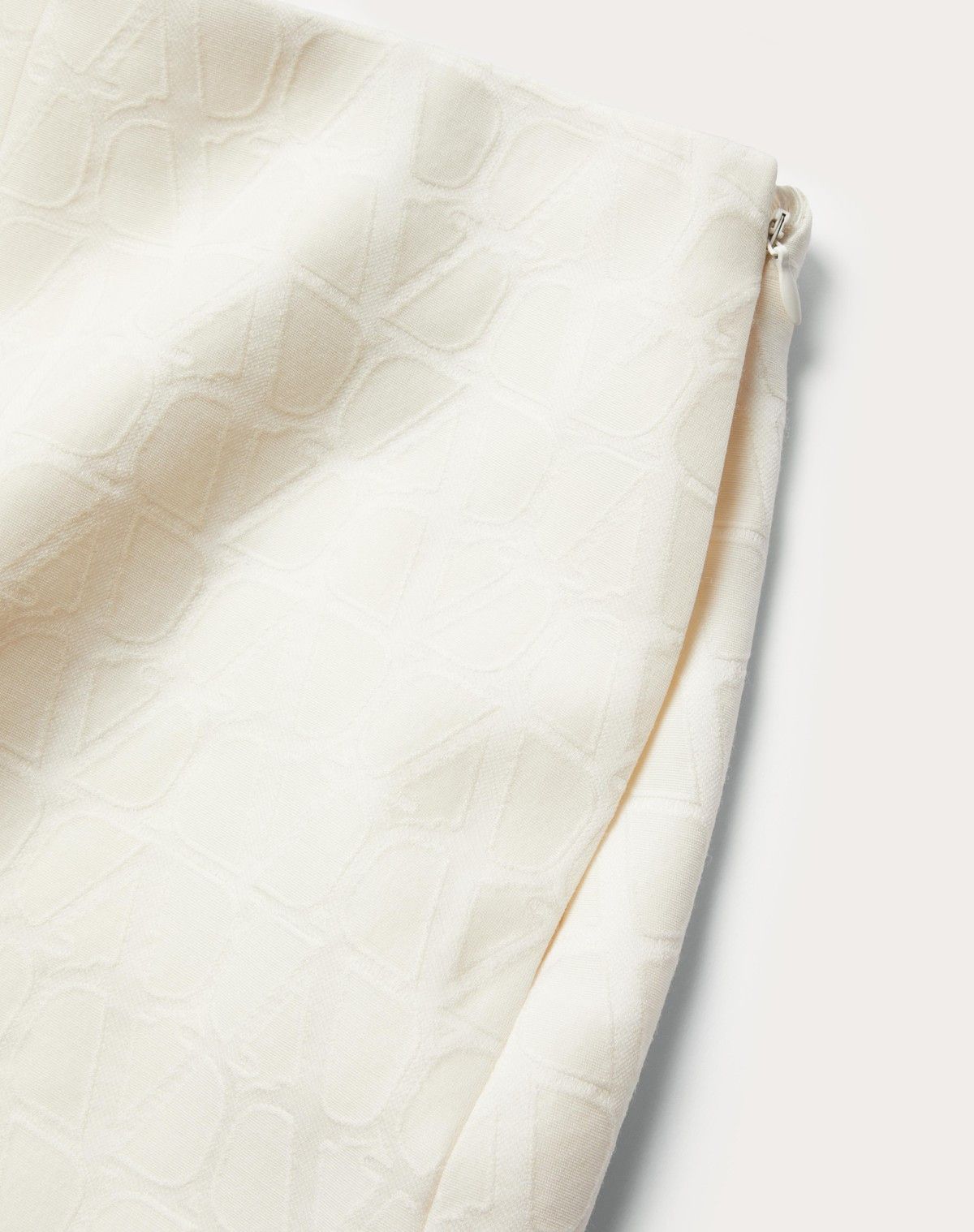 Valentino o1s1wg110525 Toile Iconographe Crepe Couture Shorts in White Size 28" / US 6 / IT 42 - 7 Thumbnail