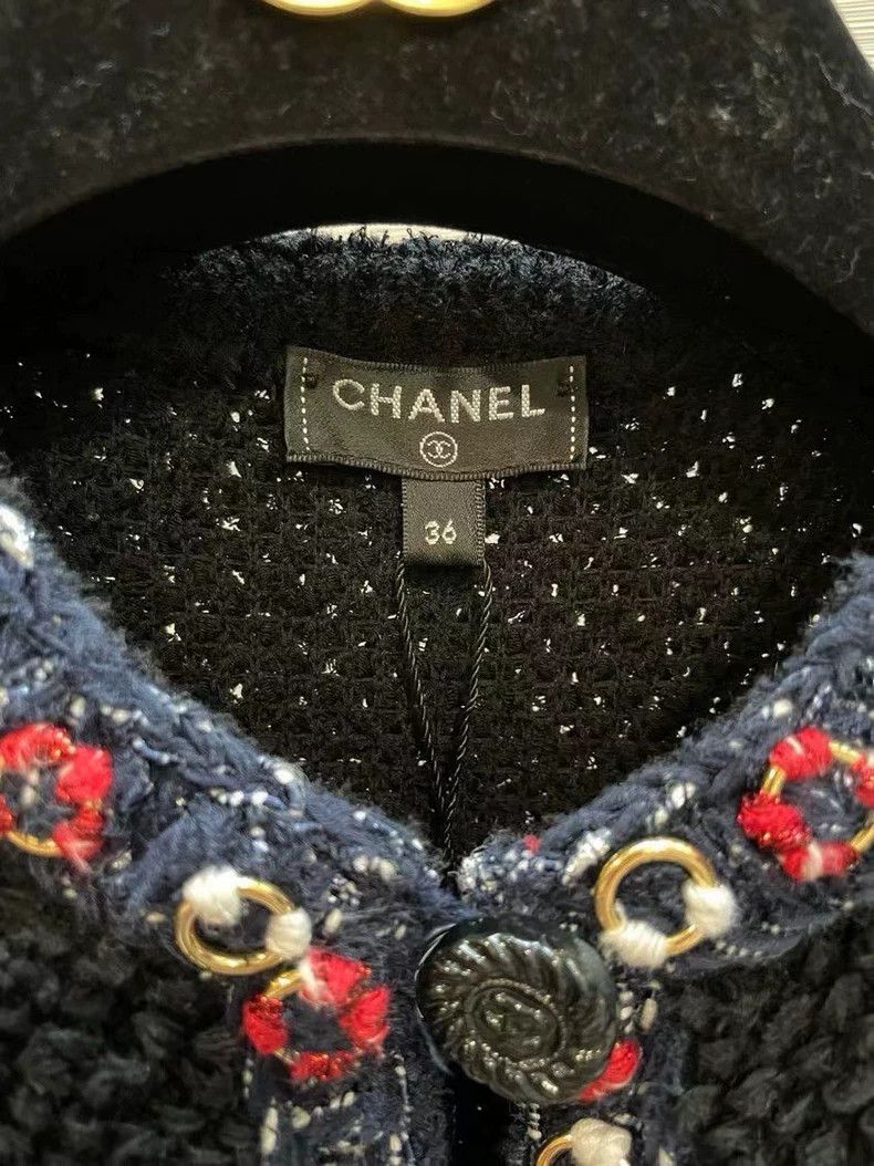 Chanel Chanel Medium and long knitted coat Nextarrow-2505 Size XS / US 0-2 / IT 36-38 - 2 Thumbnail