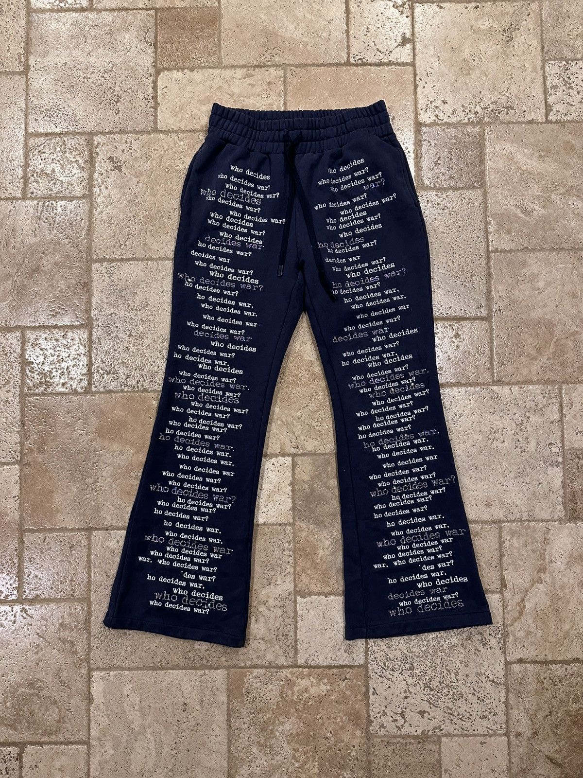 Who Decides War Who Decides War WDW Flared Scripture Dark Blue Sweatpants Size US 34 / EU 50 - 14 Thumbnail