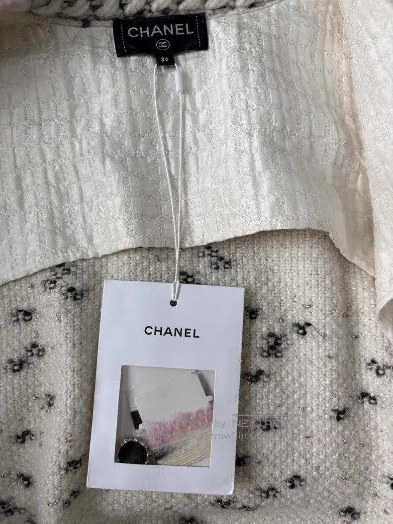 Chanel Chanel 21A Castle Series White Pink Dot Knitted Round-neck Size XS / US 0-2 / IT 36-38 - 4 Thumbnail