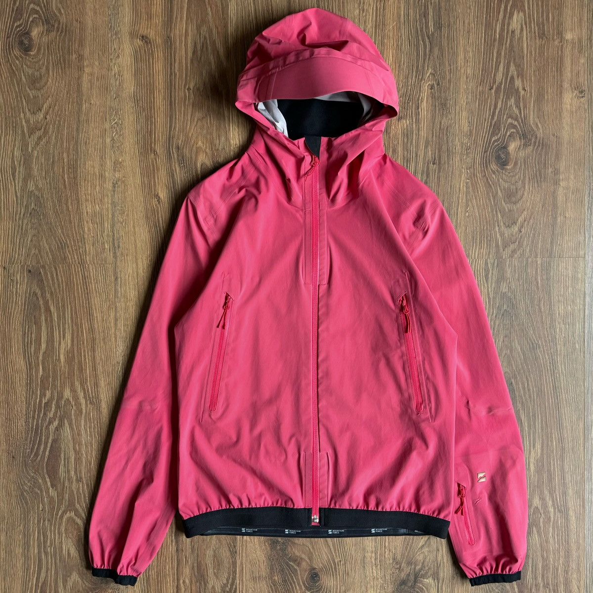 Other Mountain Force Absolute Shell Jacket Women’s M Pink RRP$515 Size M / US 6-8 / IT 42-44 - 1 Thumbnail