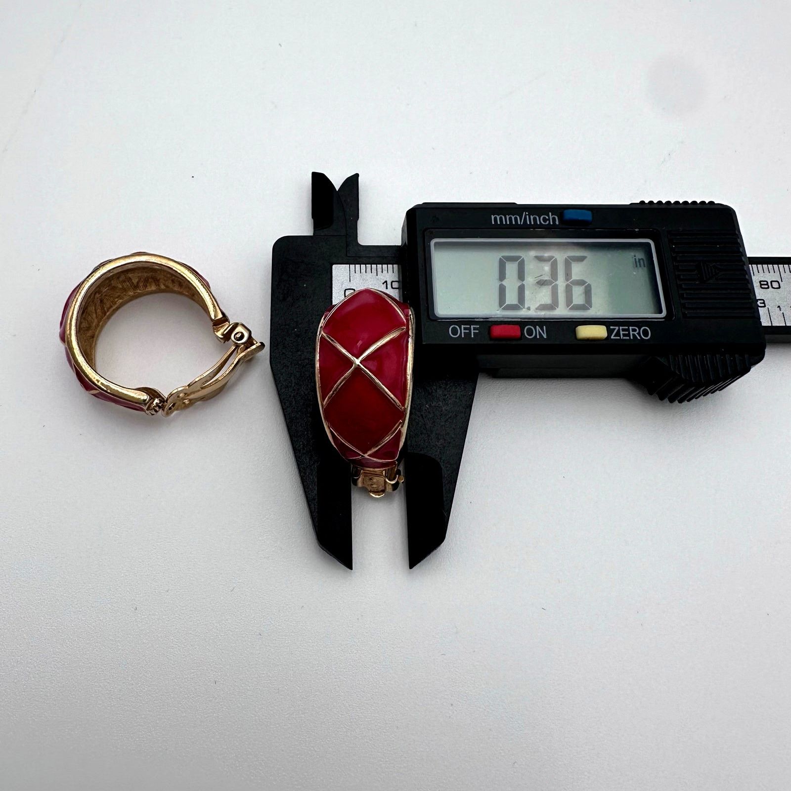 Vintage Christmas Red Gold Criss Cross Enamel Hoop Clip Earrings 80s Size ONE SIZE - 7 Thumbnail