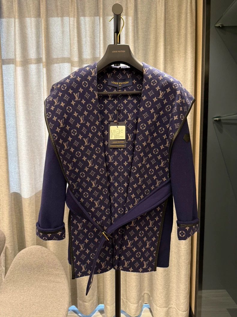 Louis Vuitton LOUIS VUITTON Short hooded cashmere coat with presbyopic fu Size 4XL / US 24-26 - 1 Thumbnail