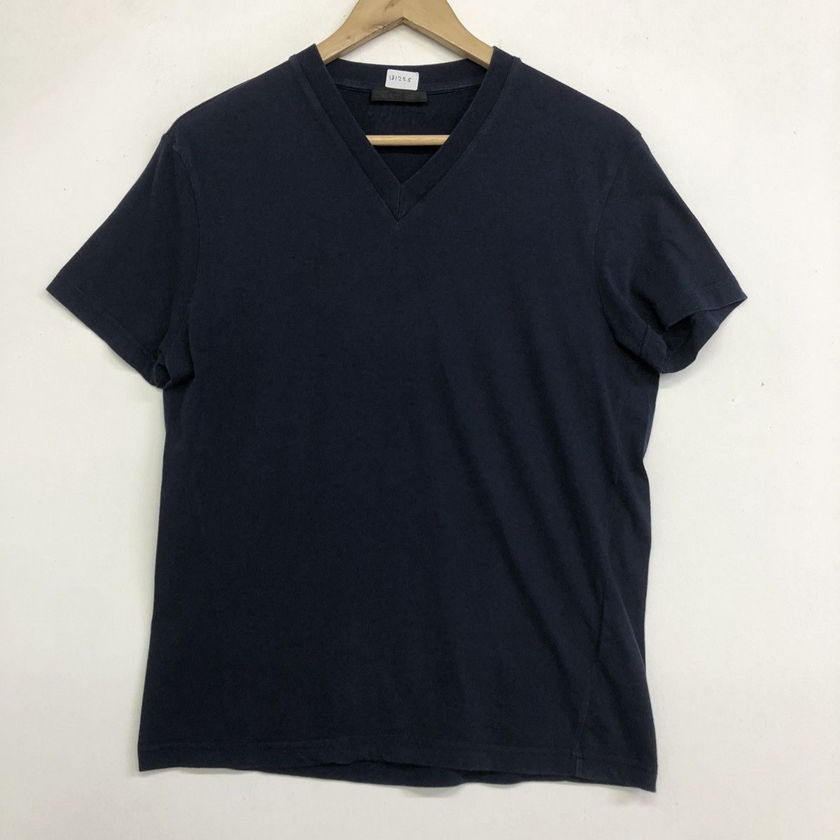 Prada Prada V Neck Plain T-shirt Size US S / EU 44-46 / 1 - 2 Thumbnail