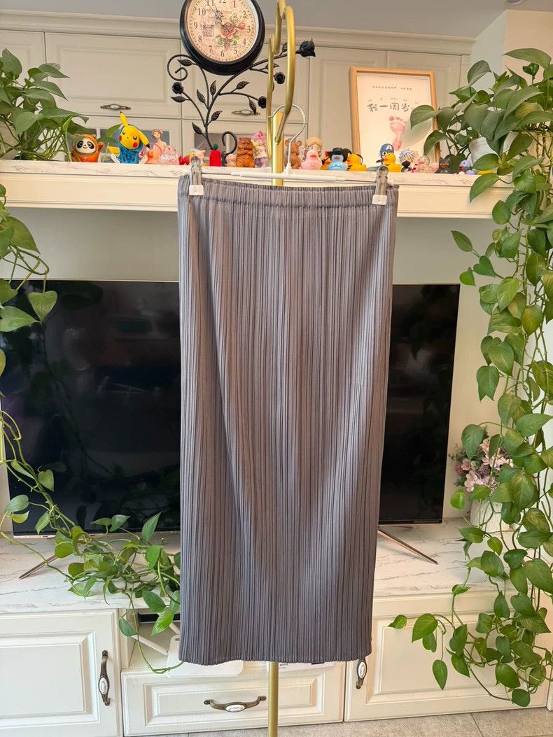 Issey Miyake issey miyake size:2 Dark grey half skirt Size 42" / US 20 - 6 Thumbnail