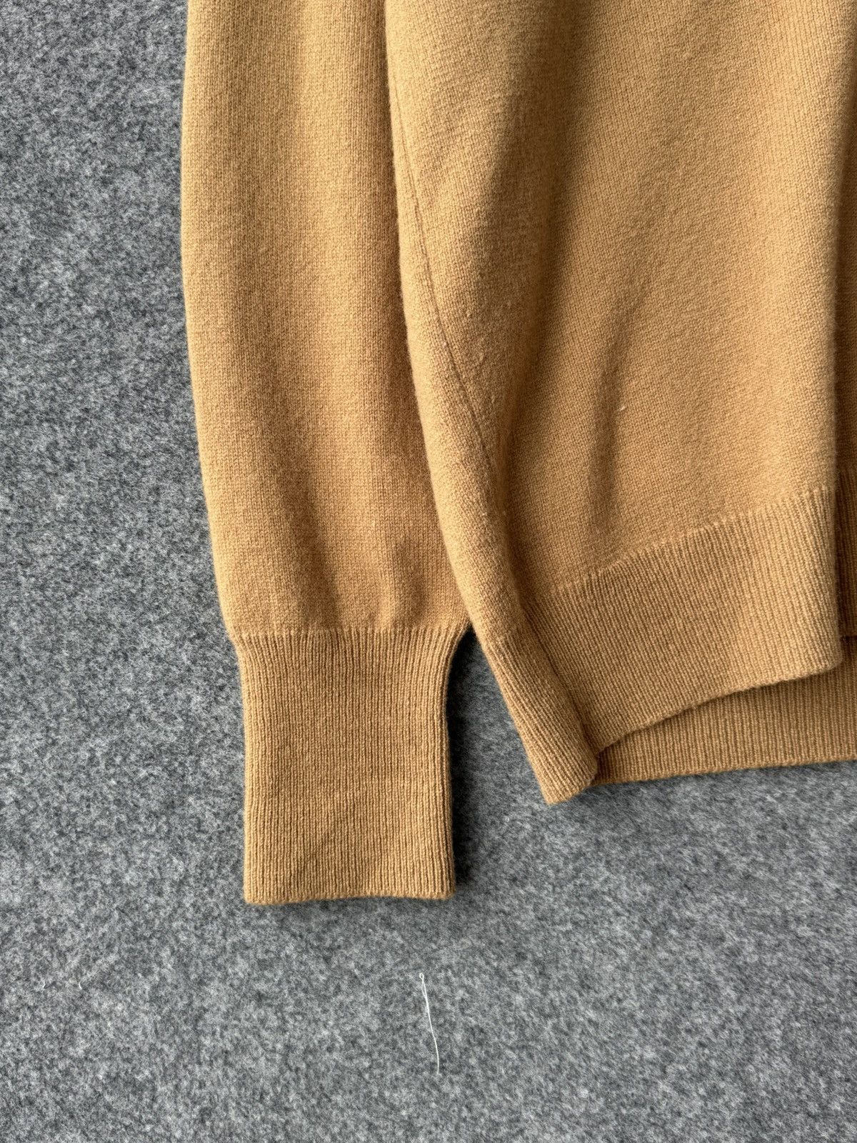 Barrie Barrie Lambswool Made in Scotland beige V-Neck Jumper Size US XL / EU 56 / 4 - 3 Thumbnail