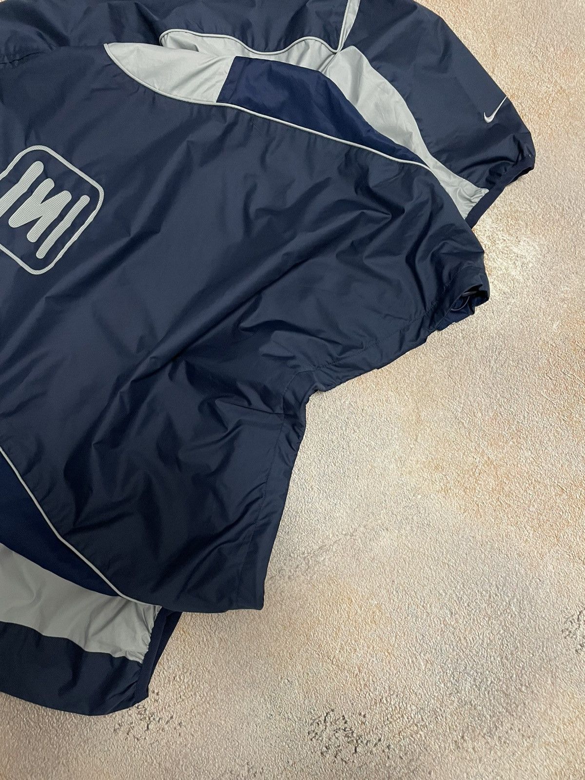 Nike Vintage Nike Shox Center Logo Nylon Baggy Sweatshirt Size US L / EU 52-54 / 3 - 4 Thumbnail