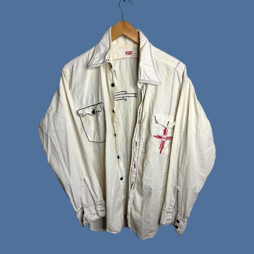 Levi's Levi's Shirt Mens XL Cream Embroidered Southwestern Button Down Long Sleeve Zia Body: Embroidered Zia Sun, Pockets, Contrast Stitching Size US XL / EU 56 / 4 - 1 Thumbnail