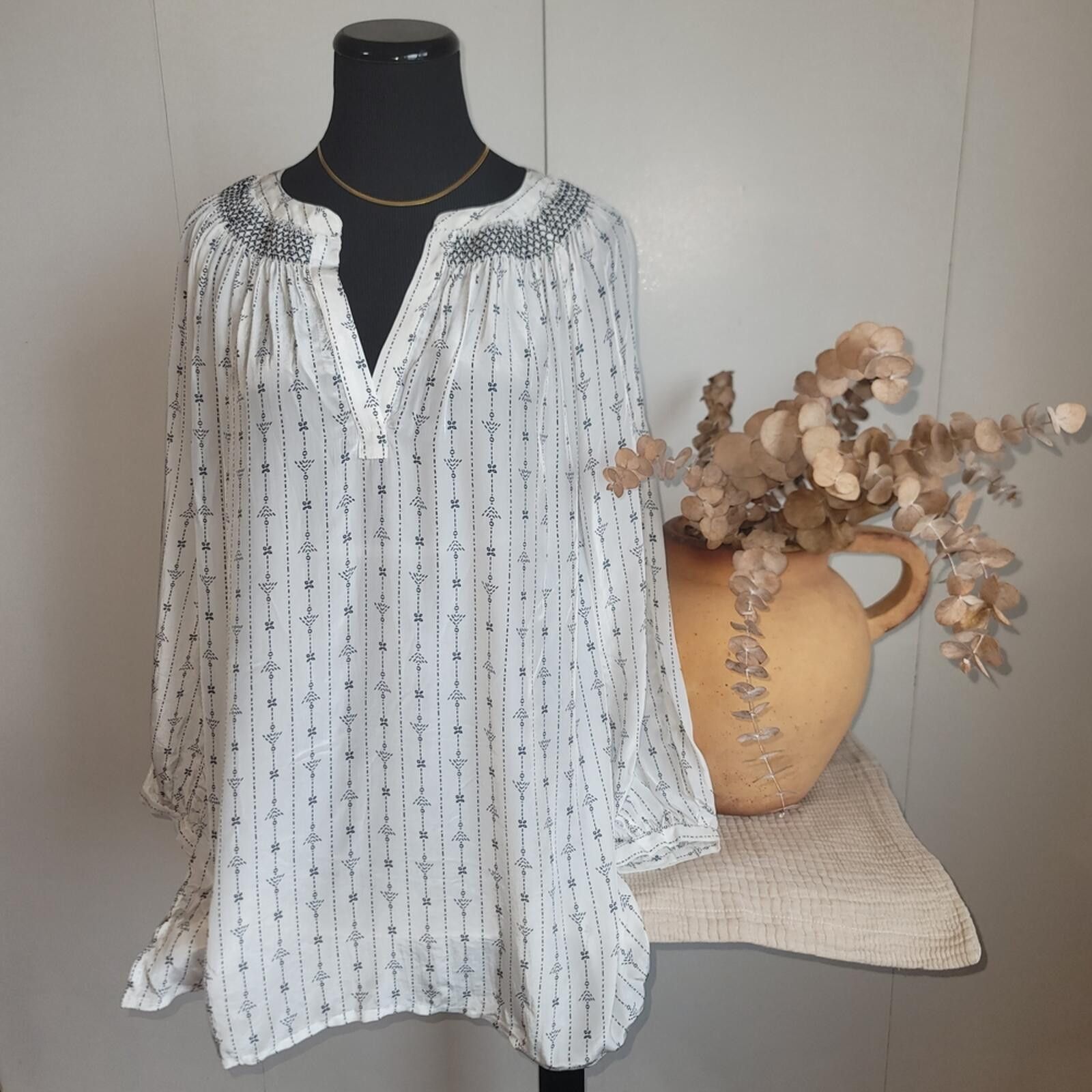 French Connection French Connection White and Black Embroidered Blouse EUC Size L / US 10 / IT 46 - 1 Thumbnail