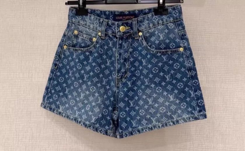 Louis Vuitton Louis Vuitton Women's Monogram Shorts 40 Size 28" / US 6 / IT 42 - 1 Thumbnail
