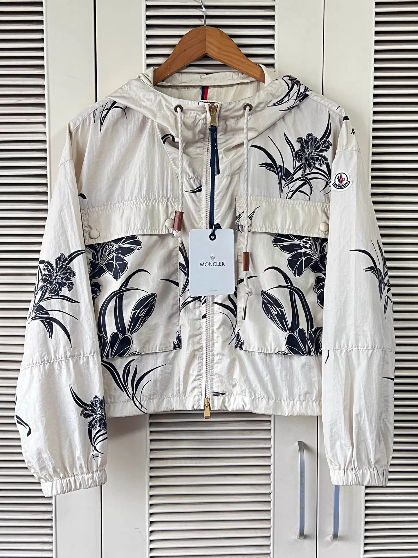 Moncler Moncler Sauvan short hooded women's ivory black floral print Size XXS / US 00 / IT 34 - 1 Thumbnail