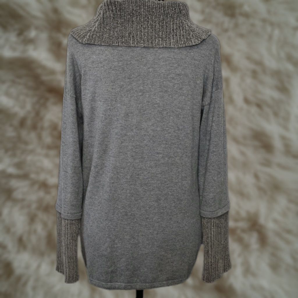 Vintage **Chicos Zenergy Gray Size 0 Casual Long Sleeve Cowl Neck Sweatshirt** User: Chicos Zenergy Gray Size 0 Casual Long Sleeve Cowl Neck Sweater Size XS / US 0-2 / IT 36-38 - 1 Thumbnail