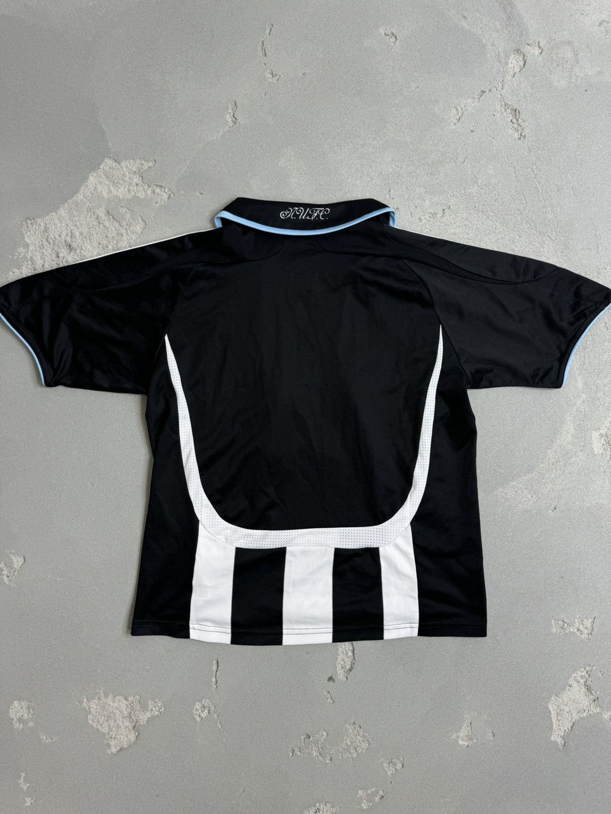 Adidas Vintage Newcastle United 2007-2008 Home Soccer Jersey (Kids) Size US S / EU 44-46 / 1 - 2 Thumbnail