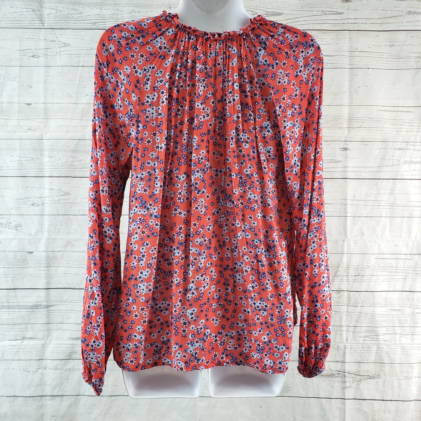 Gap Gap Blouse Shirt Womens Small Red Floral Long Sleeve V-Neck Rayon Shirt Red Floral Long Sleeve Gap Womens Small Size S / US 4 / IT 40 - 4 Thumbnail