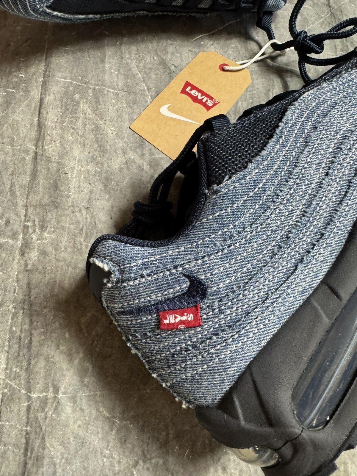 Levi's × Nike Levis x Nike Air Max 95 Size 12 Size US 12 / EU 45 - 3 Thumbnail