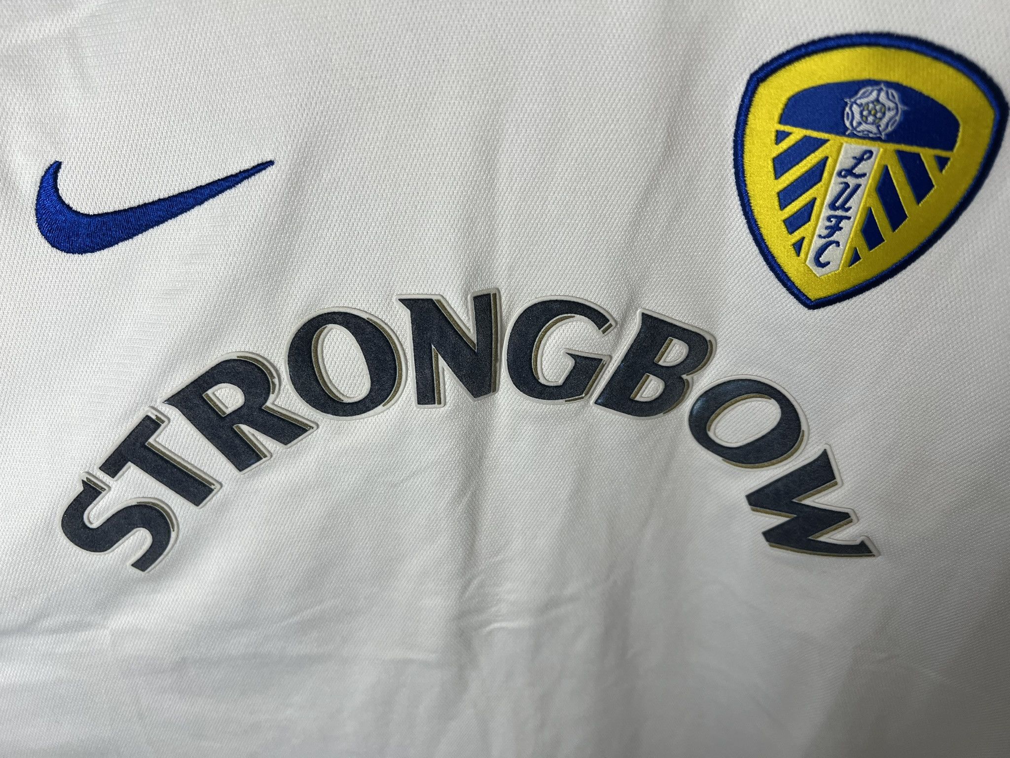 Nike LEEDS UNITED 2000 HOME RETRO REPLICA FOOTBAL SHIRT SOCCER Size US L / EU 52-54 / 3 - 3 Thumbnail