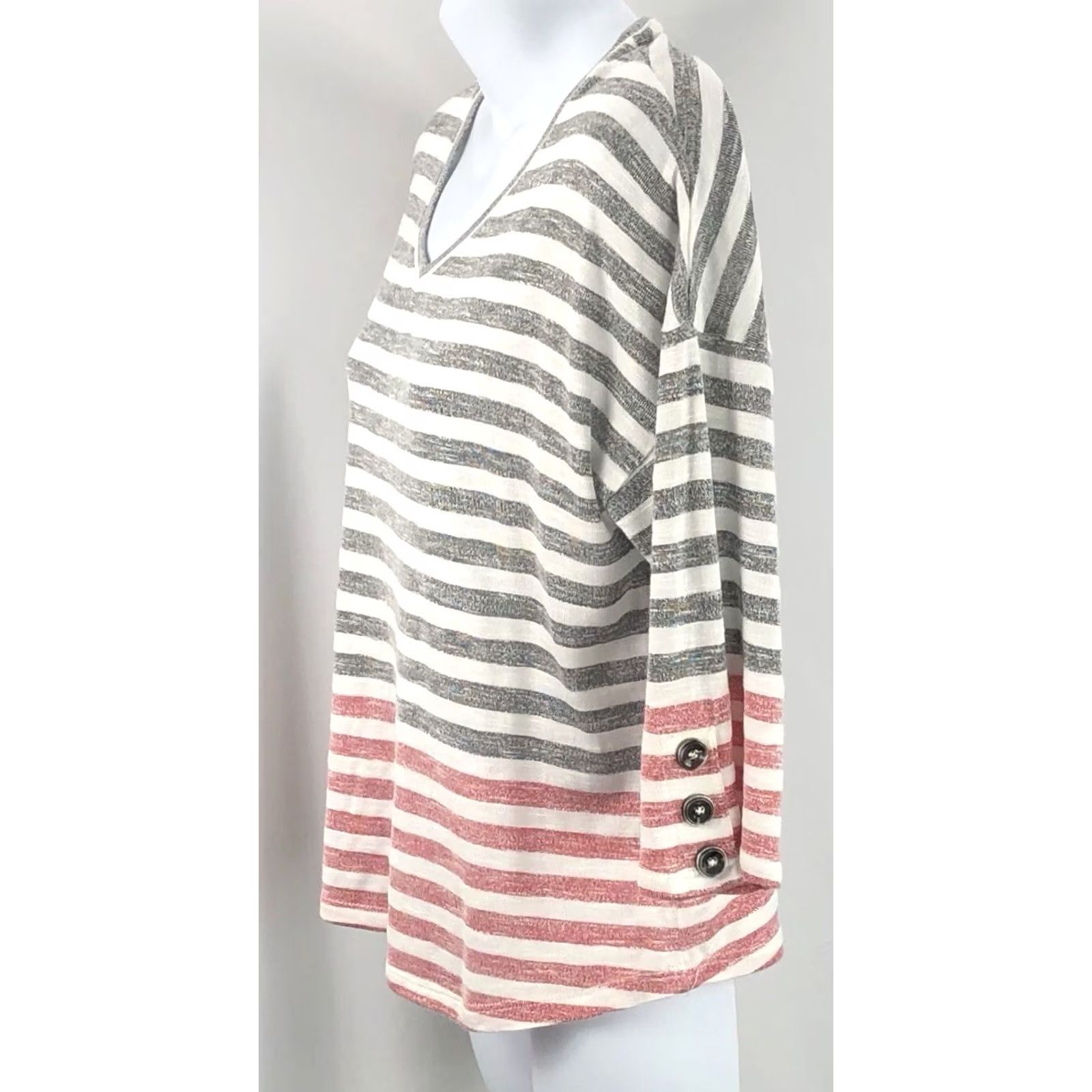Vintage Onque Knit Cropped Top Gray Striped 3/4 Sleeve V-Neck Button Accents PM Womens Cropped Top Size M / US 6-8 / IT 42-44 - 2 Thumbnail
