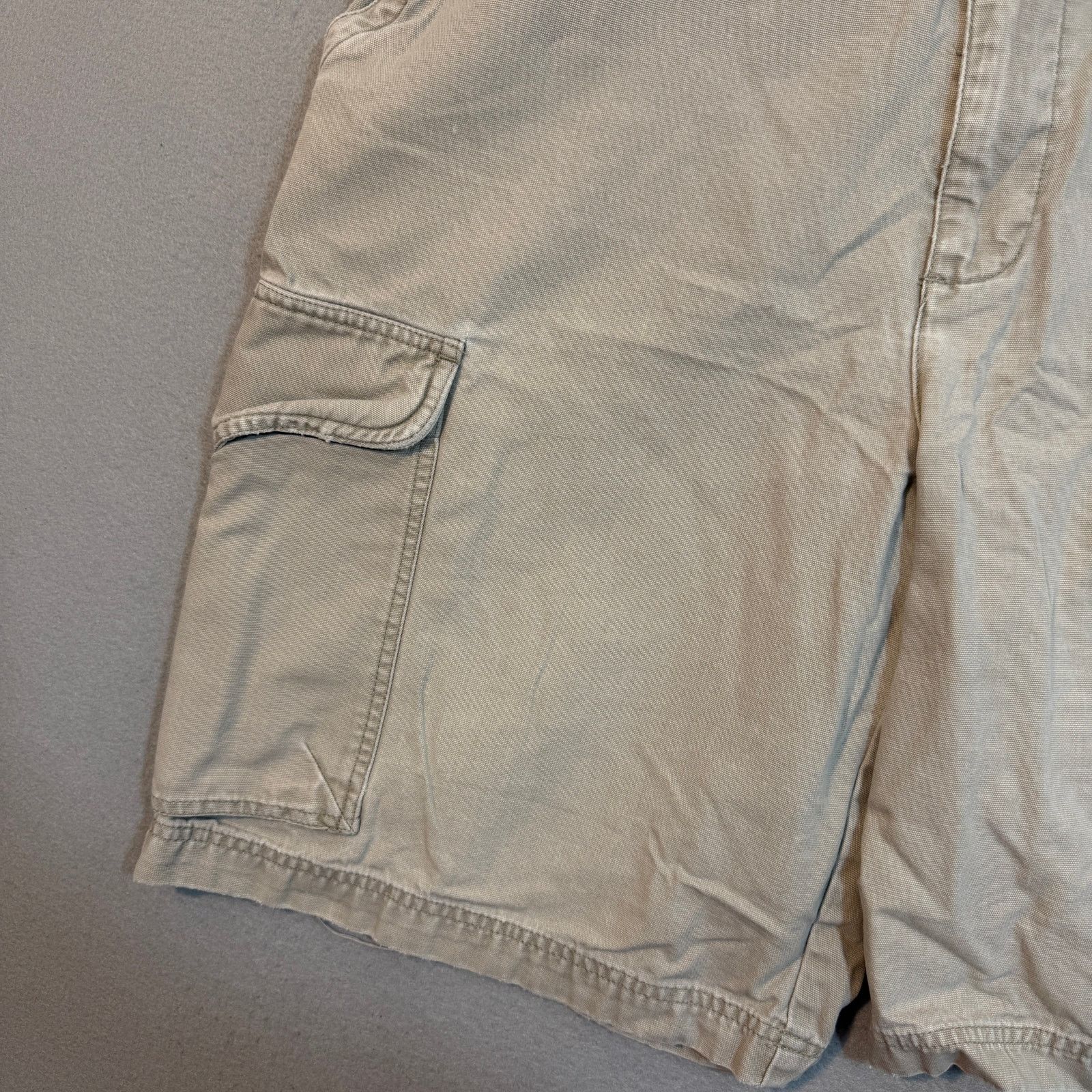 Old Navy Vintage Old Navy Cargo Shorts Men's 36 Tan 10" Inseam Size US 36 / EU 52 - 3 Thumbnail