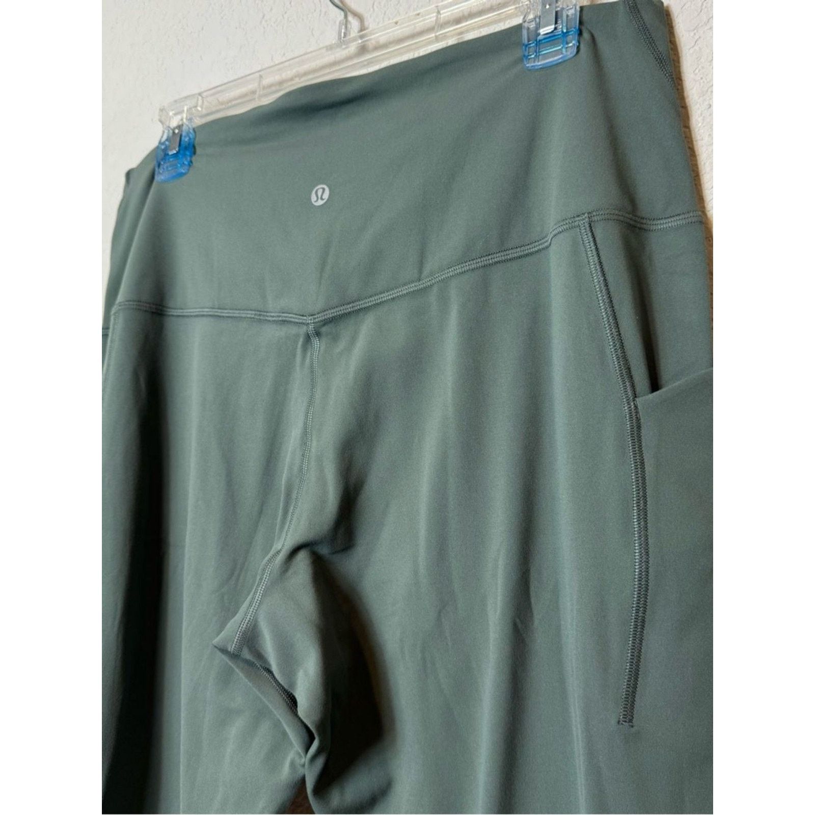 Lululemon Lululemon Align HR Pant 25” Pockets Palm Deco Green Sz 14 Size 36" / US 14 / IT 50 - 7 Thumbnail