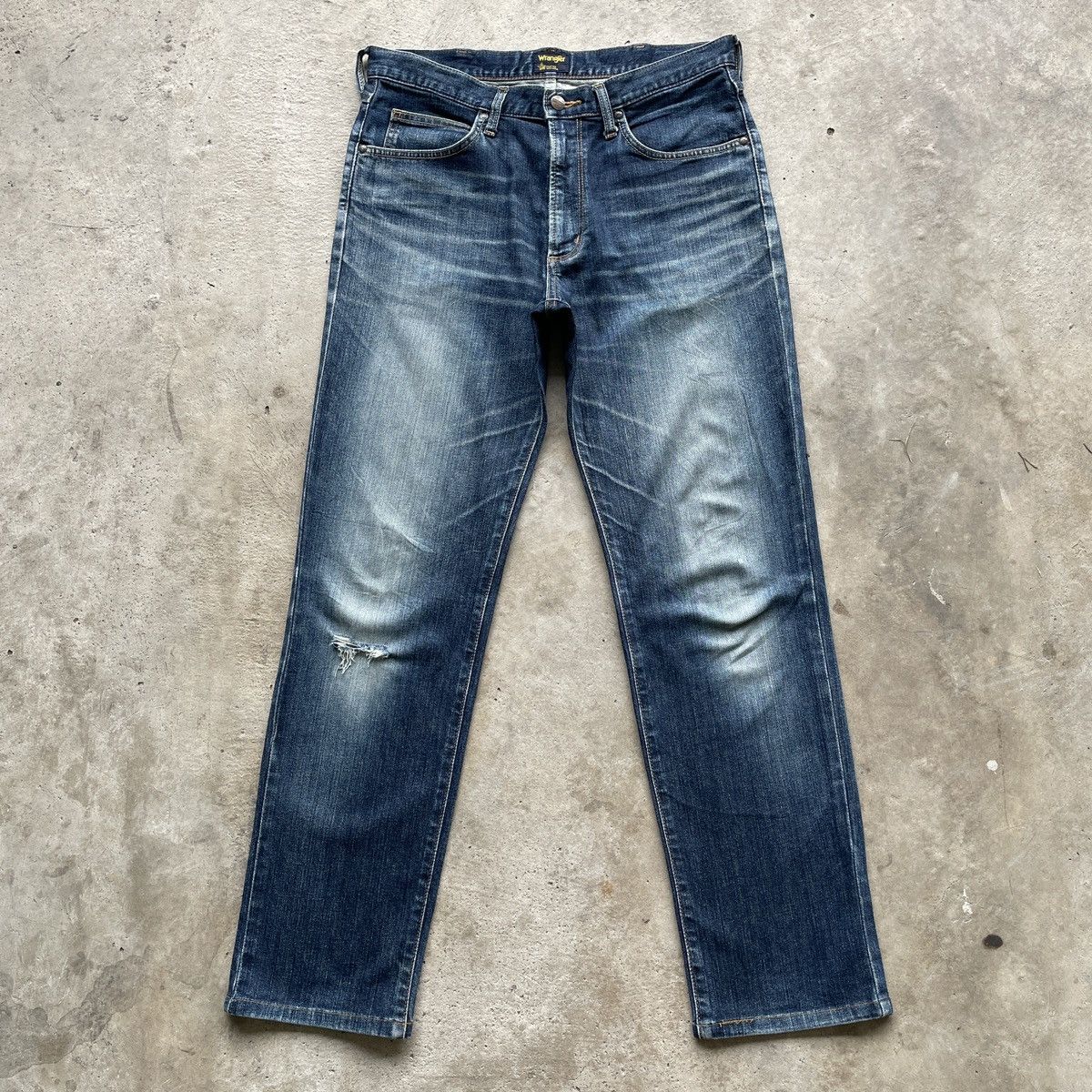 Jean × Vintage × Wrangler Vintage Wrangler Faded Denim Distressed Jeans Pants W32x30.5 Size US 32 / EU 48 - 1 Thumbnail