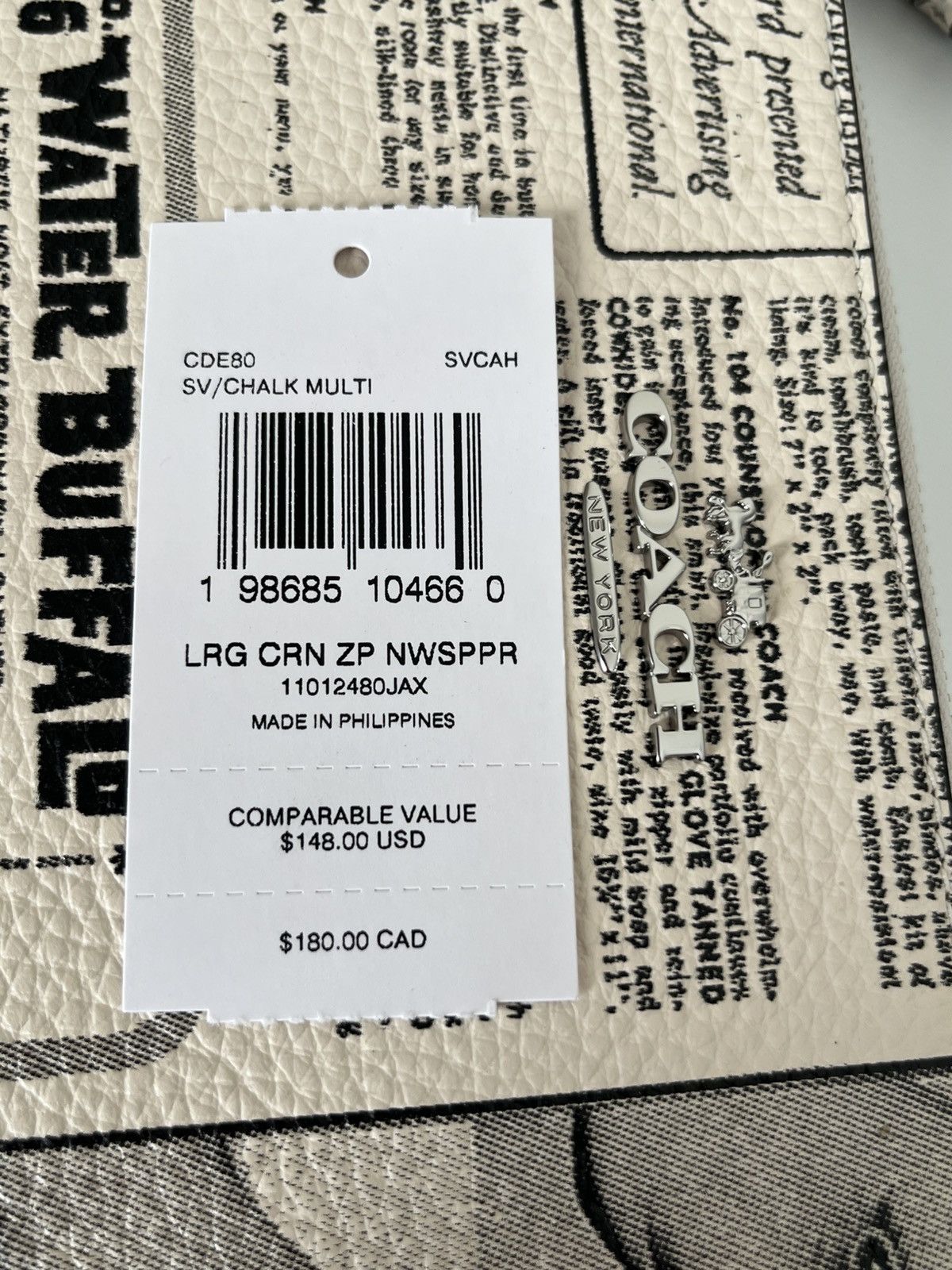 Coach Coach Large Corner Zip Wristlet With Newspaper Print Size ONE SIZE - 5 Thumbnail