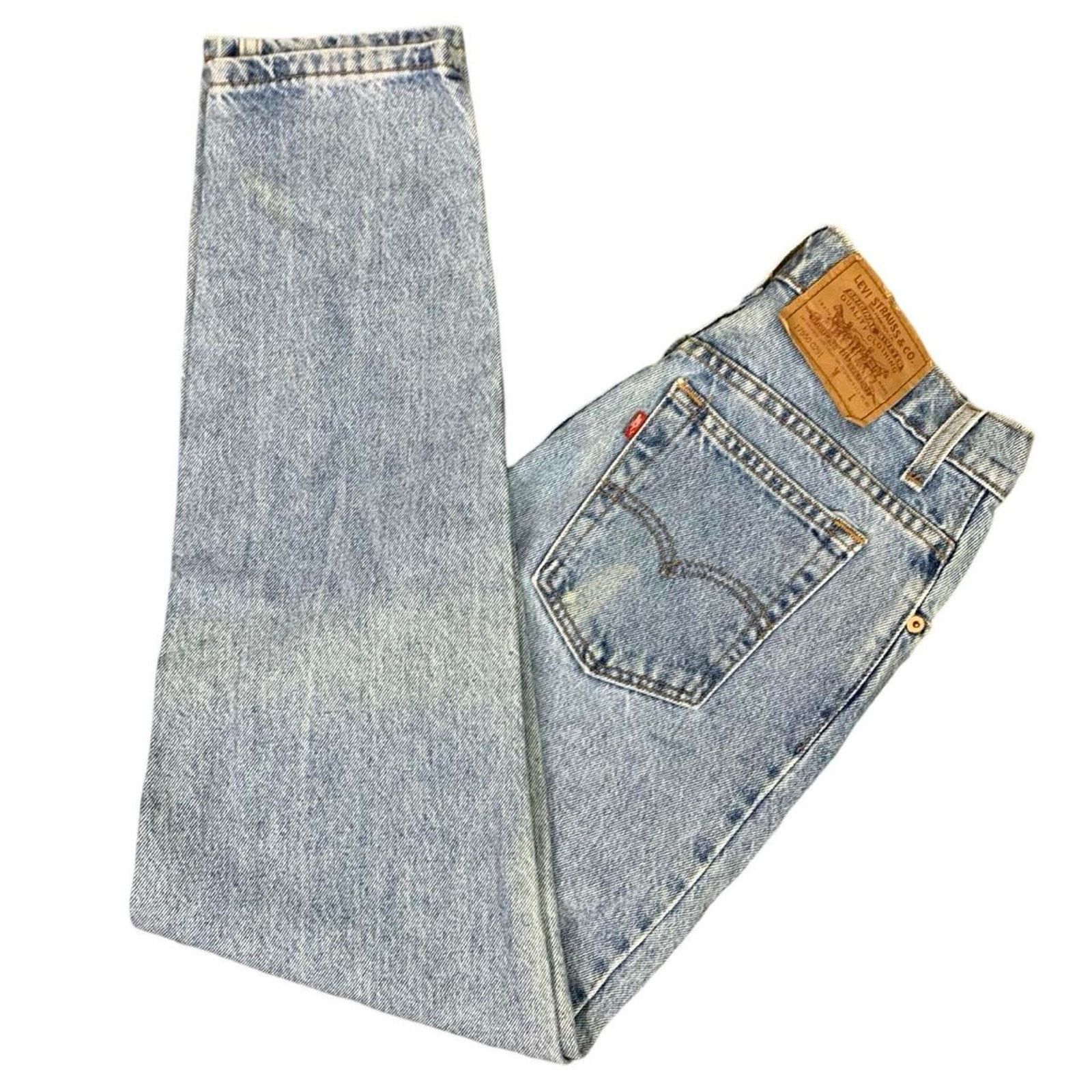 Levi's × Vintage Vintage 90s Women’s Levi’s Light Wash Blue Jeans Size 28" / US 6 / IT 42 - 1 Thumbnail