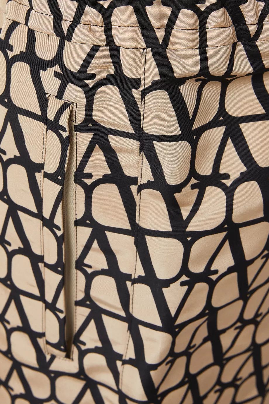 Valentino o1y0525 Short in Beige/Black Size US 32 / EU 48 - 2 Thumbnail