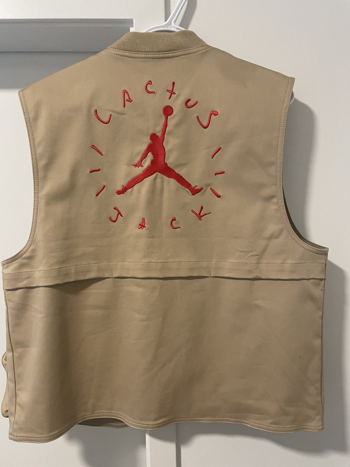 Jordan Brand × Travis Scott Cactus Jack Jordan Vest size large Size US L / EU 52-54 / 3 - 2 Thumbnail