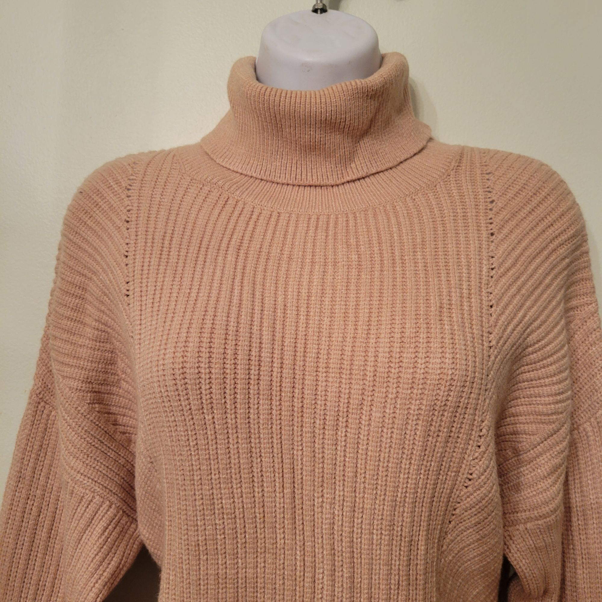 Saks Fifth Avenue Saks Fifth Avenue Ribbed Turtleneck Sweater Faux Fur Cuffs M Size M / US 6-8 / IT 42-44 - 7 Thumbnail