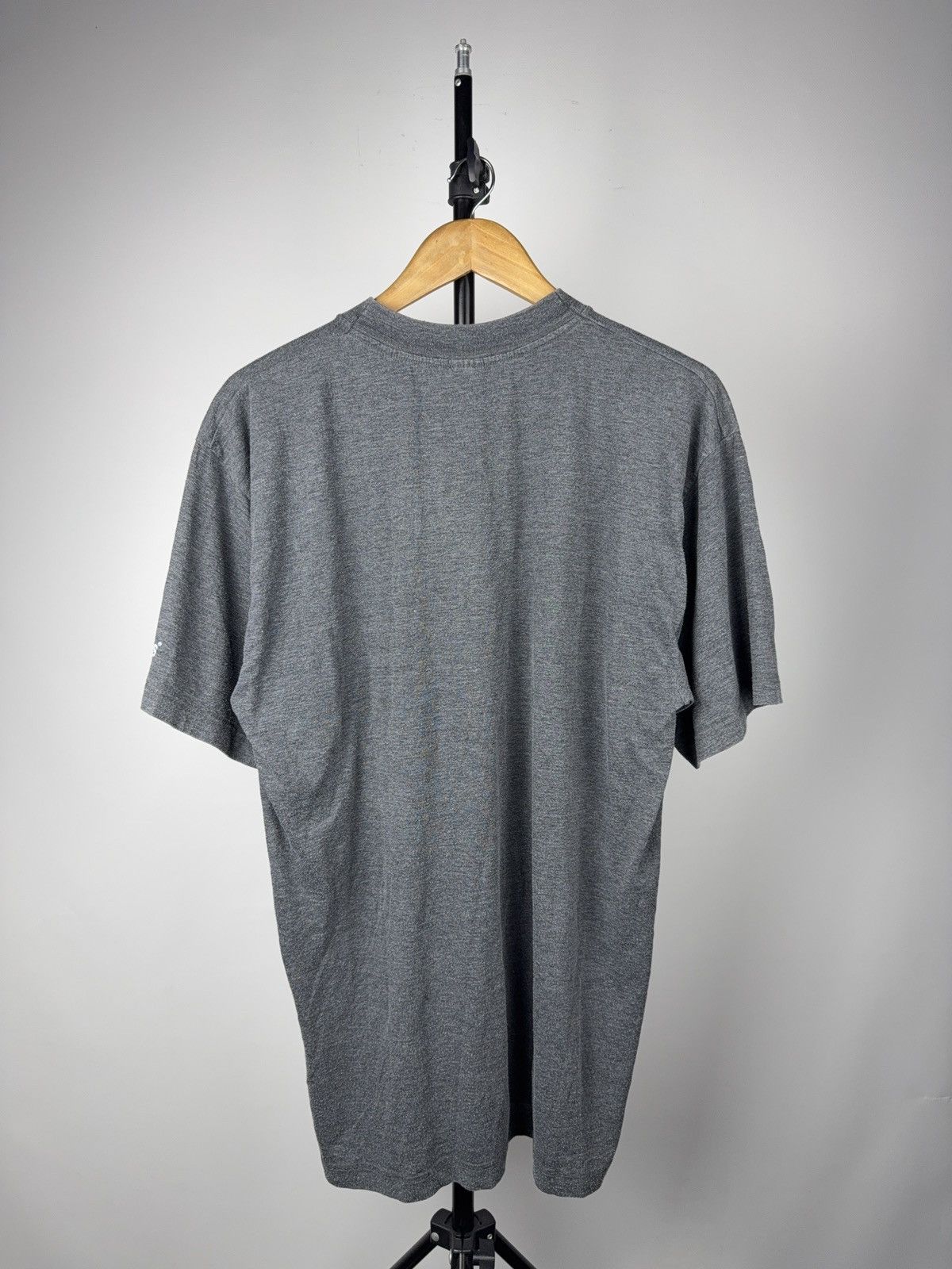 Adidas 90s Retro Adidas Vintage Cracked Logo Graphic Tee Grey L Size US L / EU 52-54 / 3 - 8 Thumbnail
