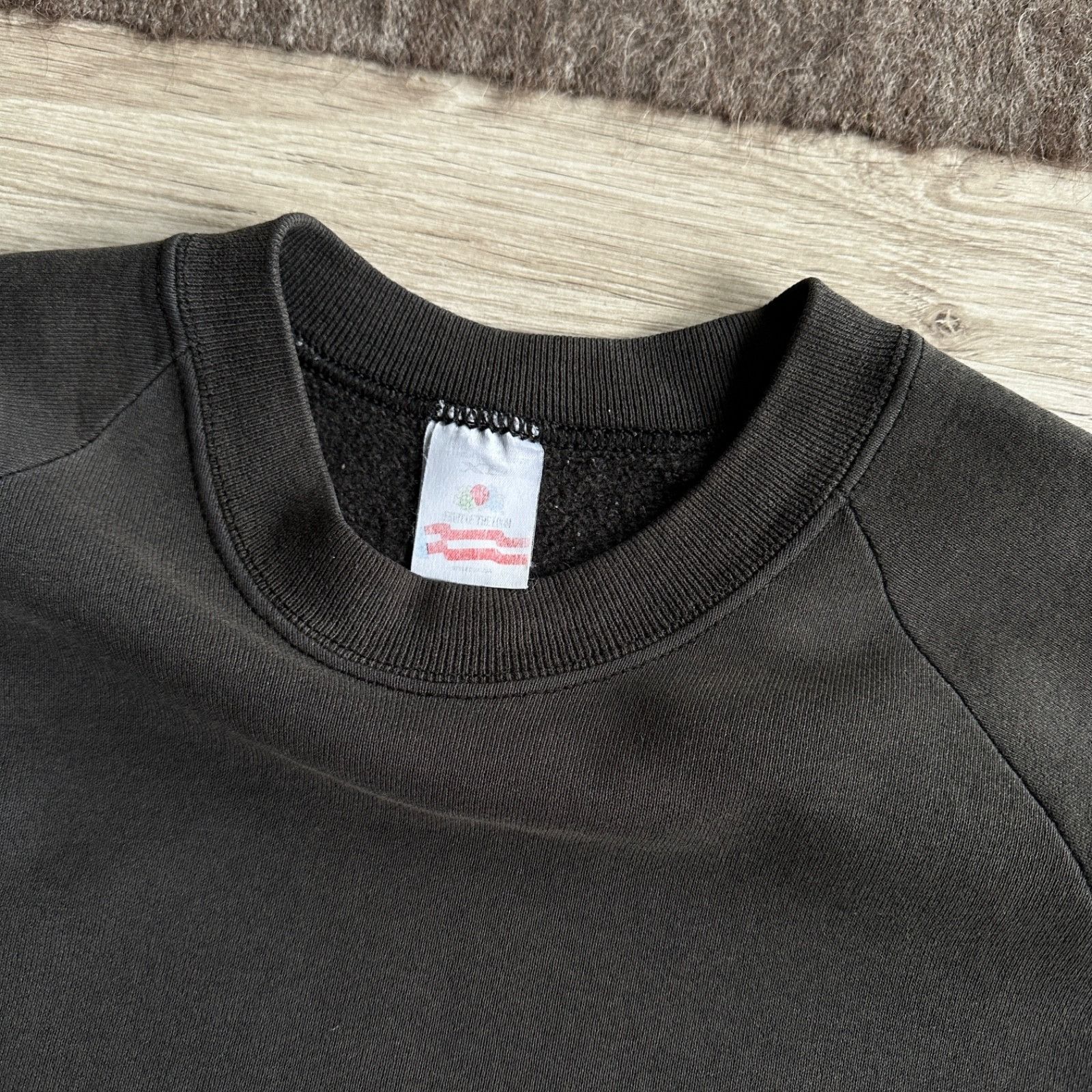 Fruit Of The Loom Vintage Fruit of the Loom Faded Crew Neck Sweatshirt 9440AC Size US XL / EU 56 / 4 - 4 Thumbnail