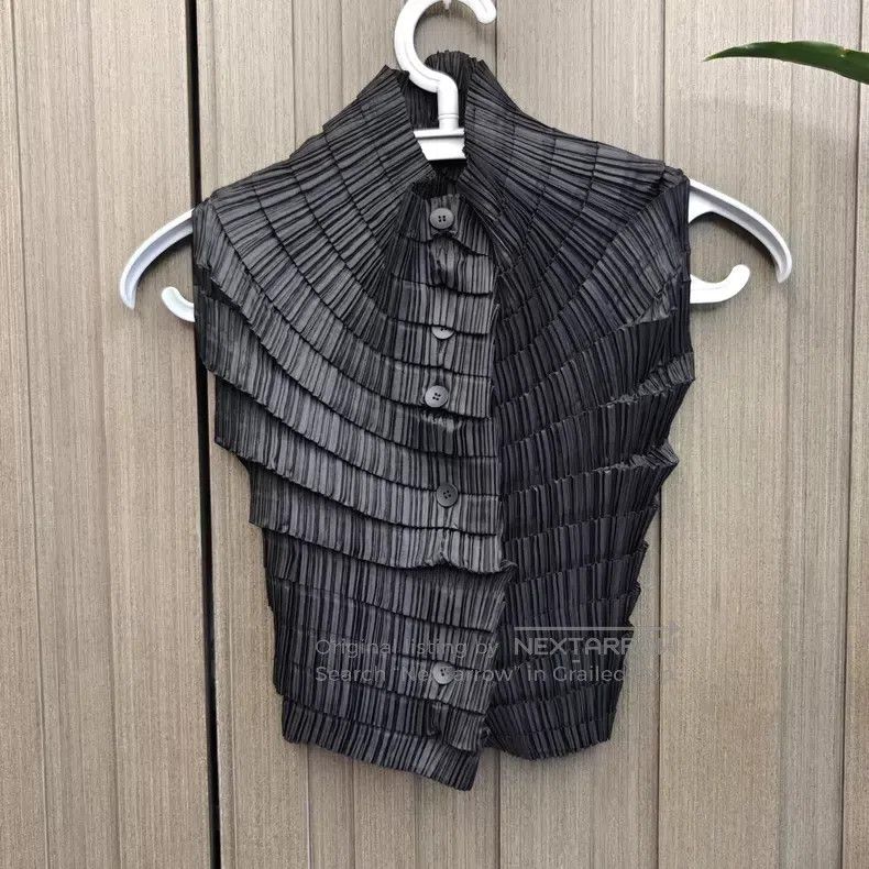 Issey Miyake Black Tiered Pleated Cropped Vest