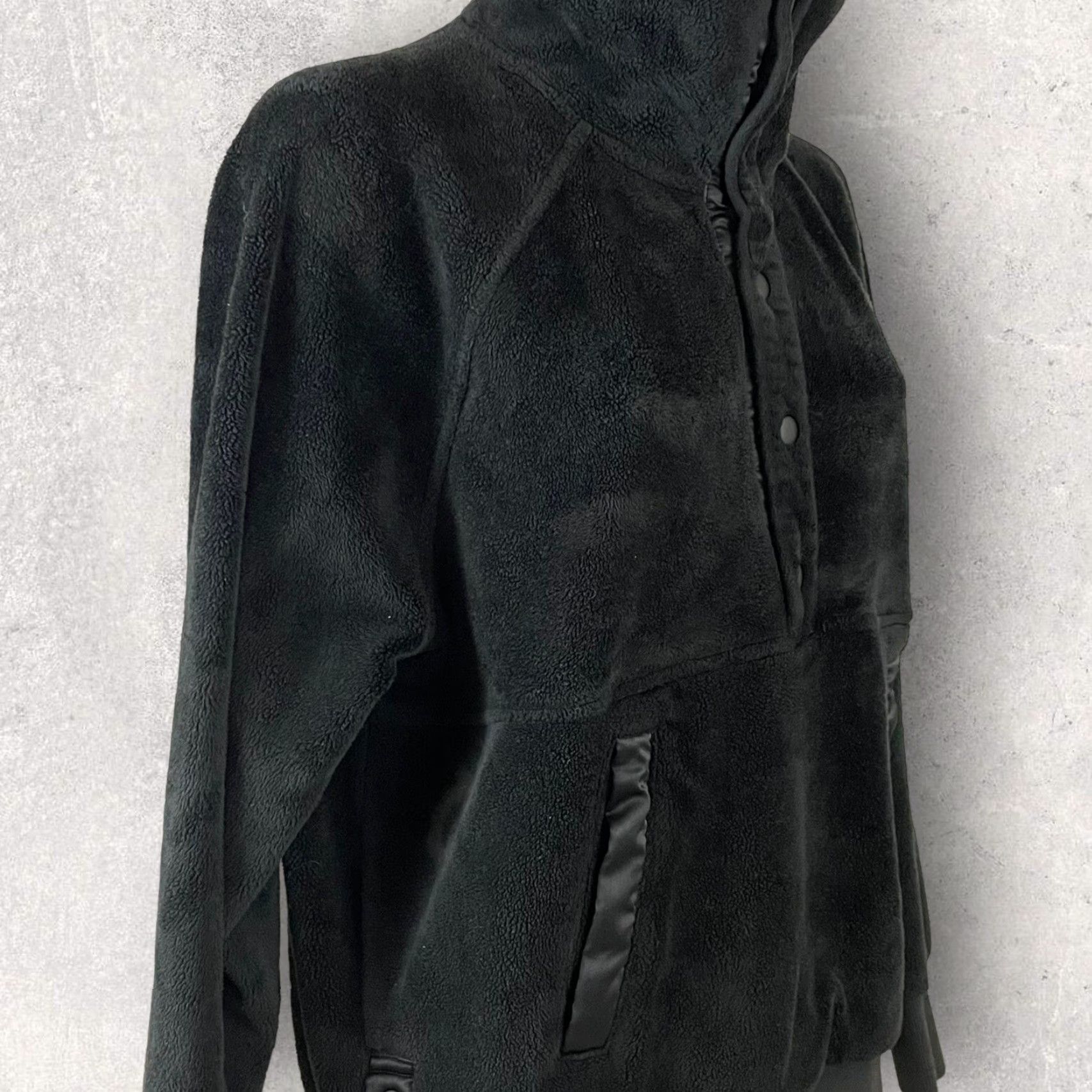 Athleta Athleta Sweatshirt Large Black Fleece Snap Button Pullover Easy Care Pockets Activewear Women Regular Pullover 1/2 Snap Size L / US 10 / IT 46 - 5 Thumbnail