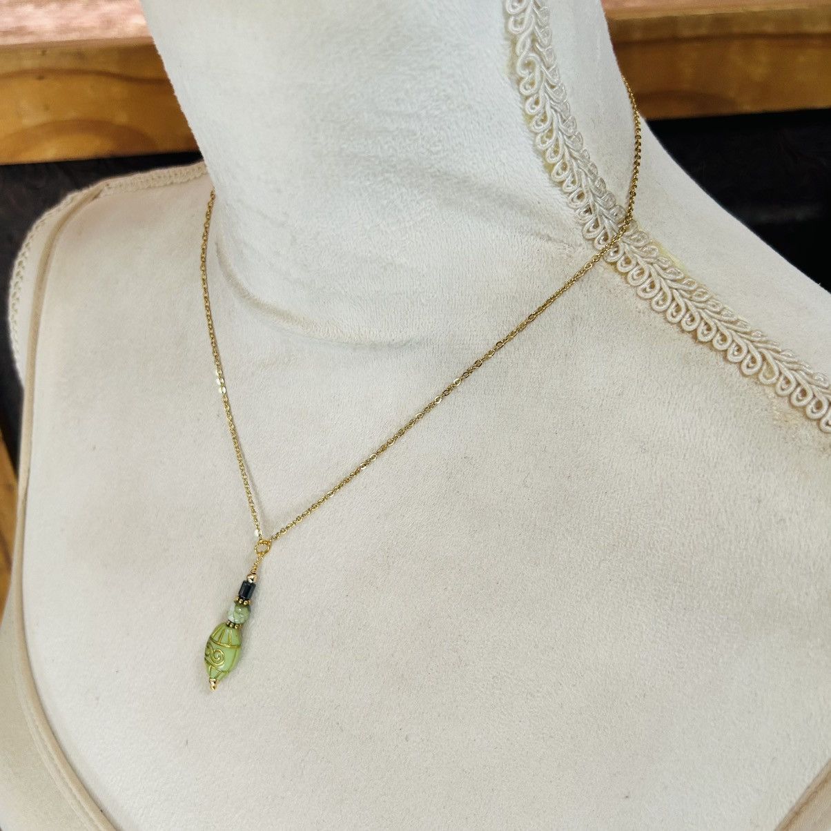 Handmade Handcrafted elegant glass beaded pendant on chain necklace Size ONE SIZE - 4 Thumbnail