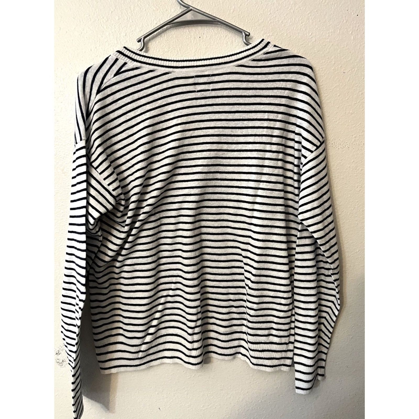 Gap Gap White Striped V-Neck Long Sleeve Sweater Women L V-Neck Size L / US 10 / IT 46 - 3 Thumbnail